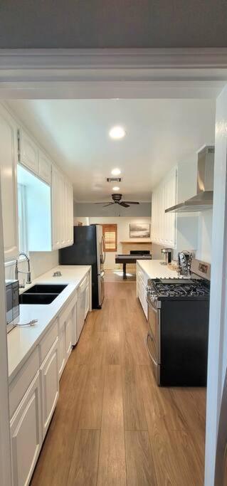 Вилла Newly Furnished Pool House Лос-Анджелес Экстерьер фото